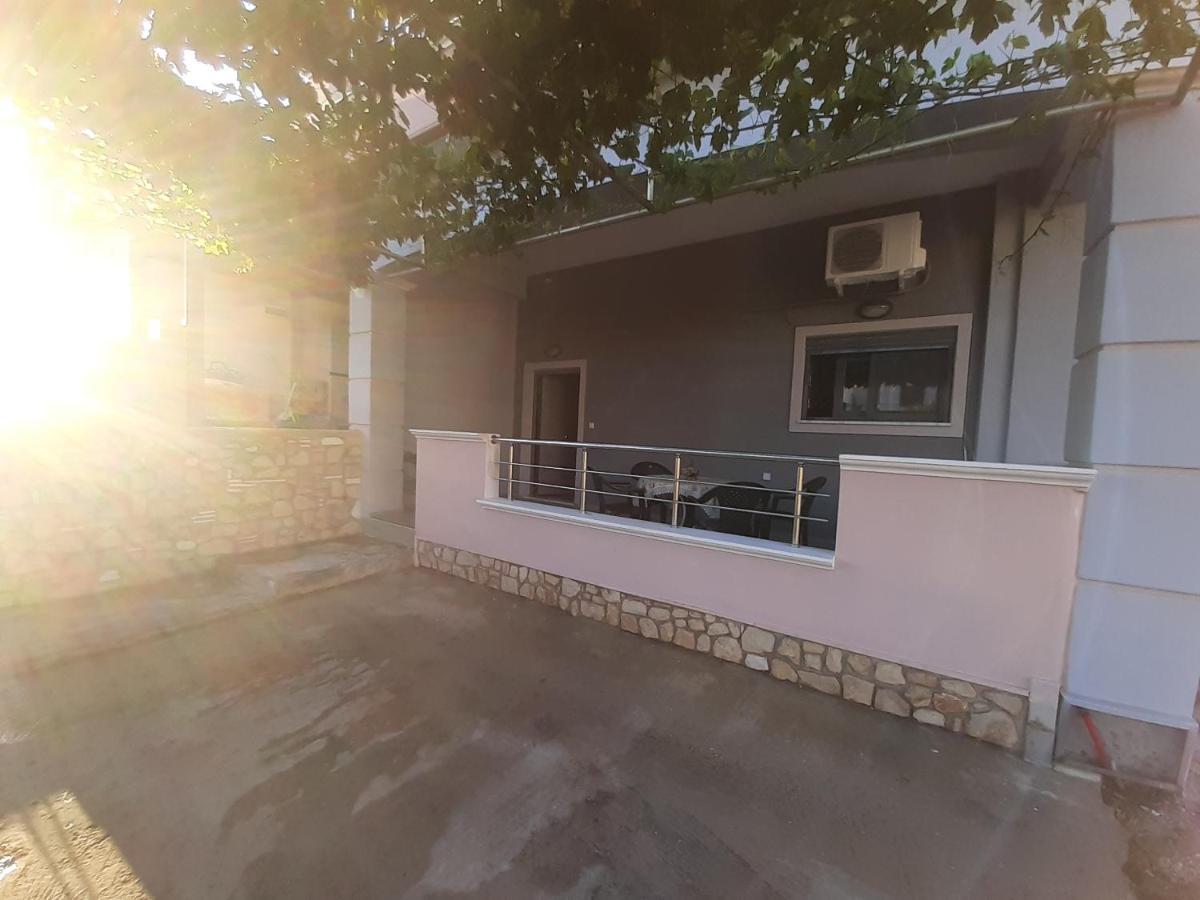 Villa Utsi Ligidhes Exterior foto